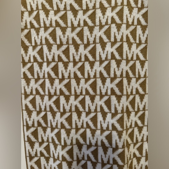 ⭐️Michael Kors infinity scarf - Picture 7 of 7